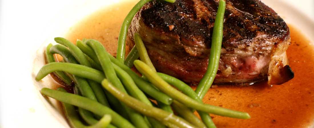 filet mignon with green beans